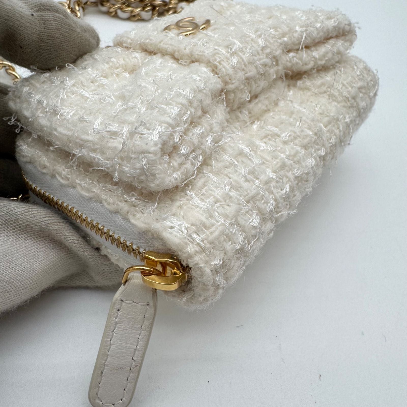 Chanel Mini Chain Wallet Coin Case Ribbon Tweed White CC Logo Gold — view 5