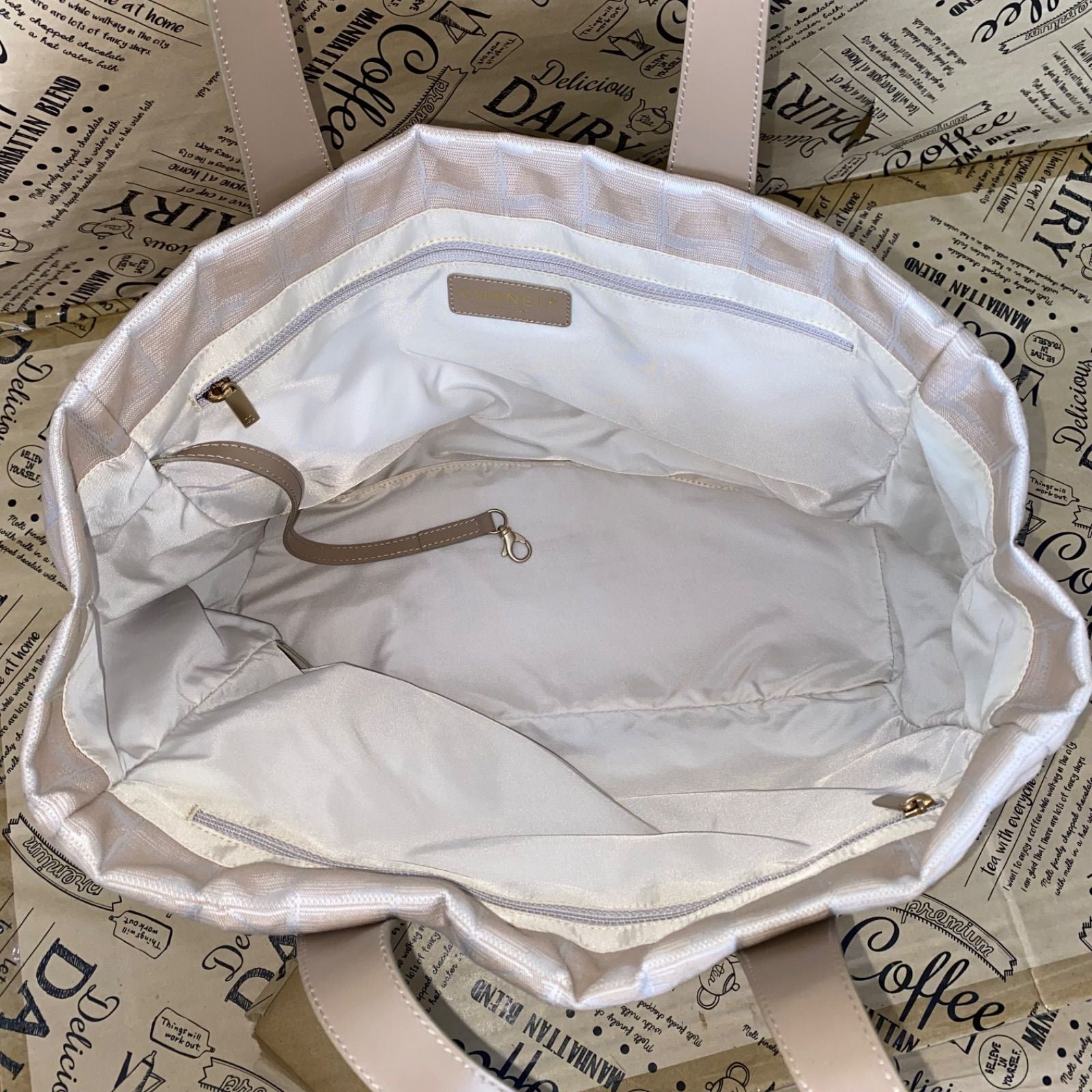 Chanel Tote New Travel Beige CC Logo Business — view 8