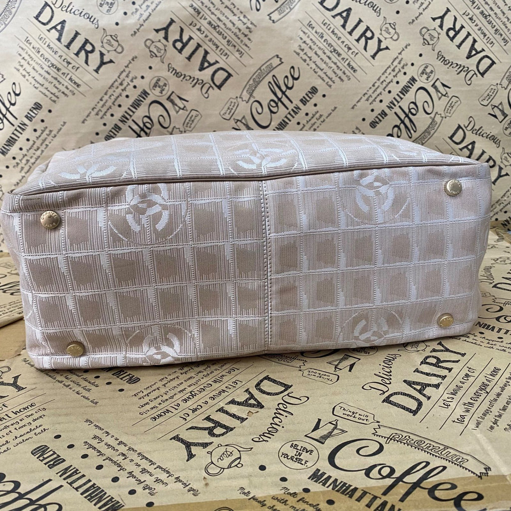 Chanel Tote New Travel Beige CC Logo Business — view 3
