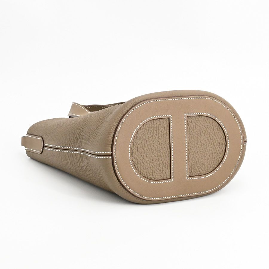 Hermes Handbag in the Loop 18 — view 5