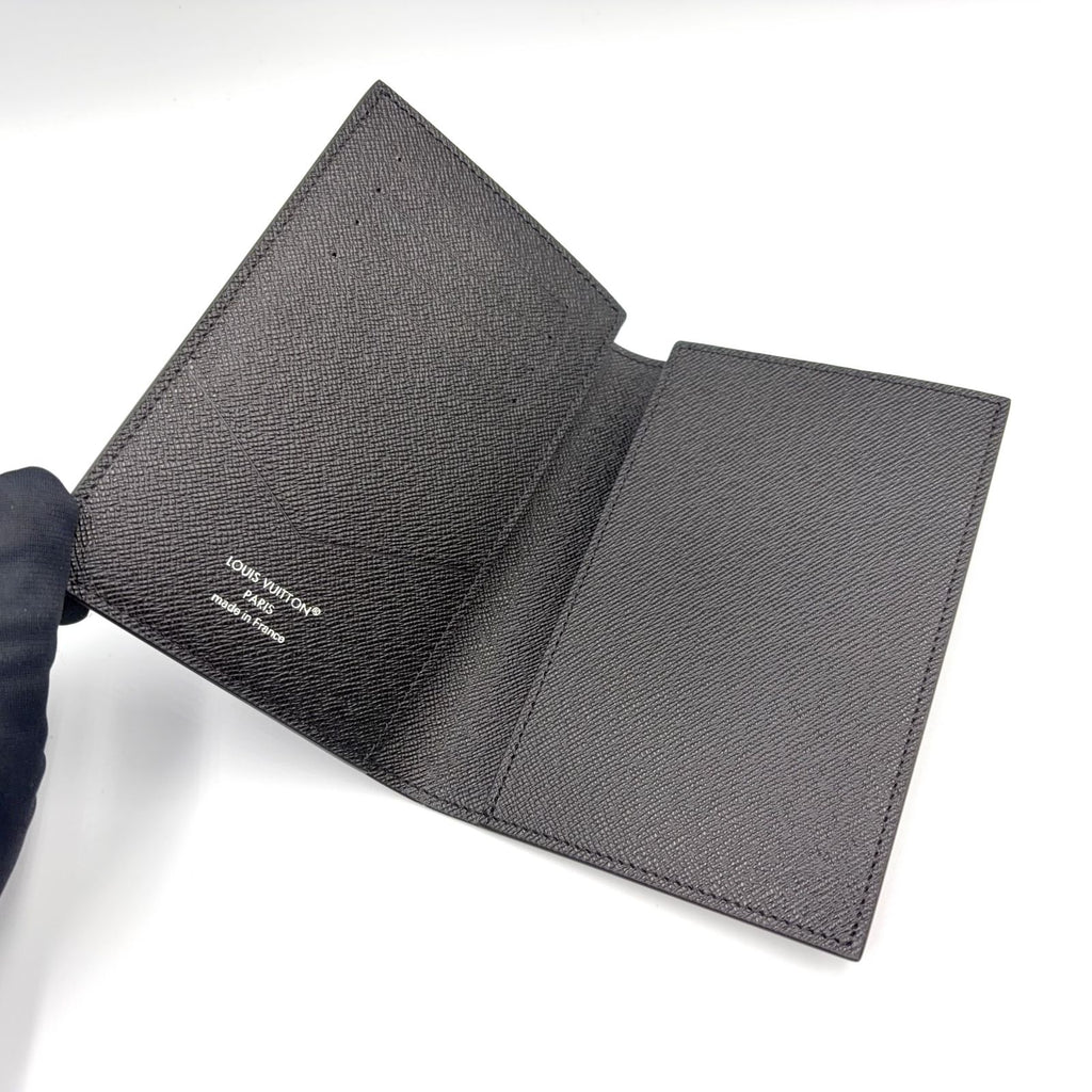Louis Vuitton Couverture Passport NM Monogram Eclipse Black Card Case — view 3