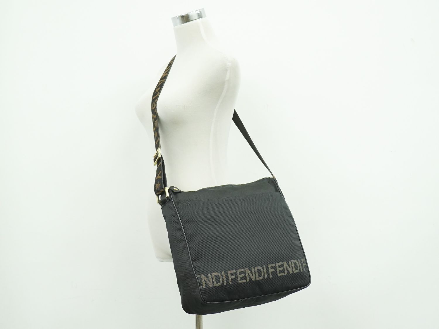 Fendi Canvas Shoulder Bag Pochette Black — view 6