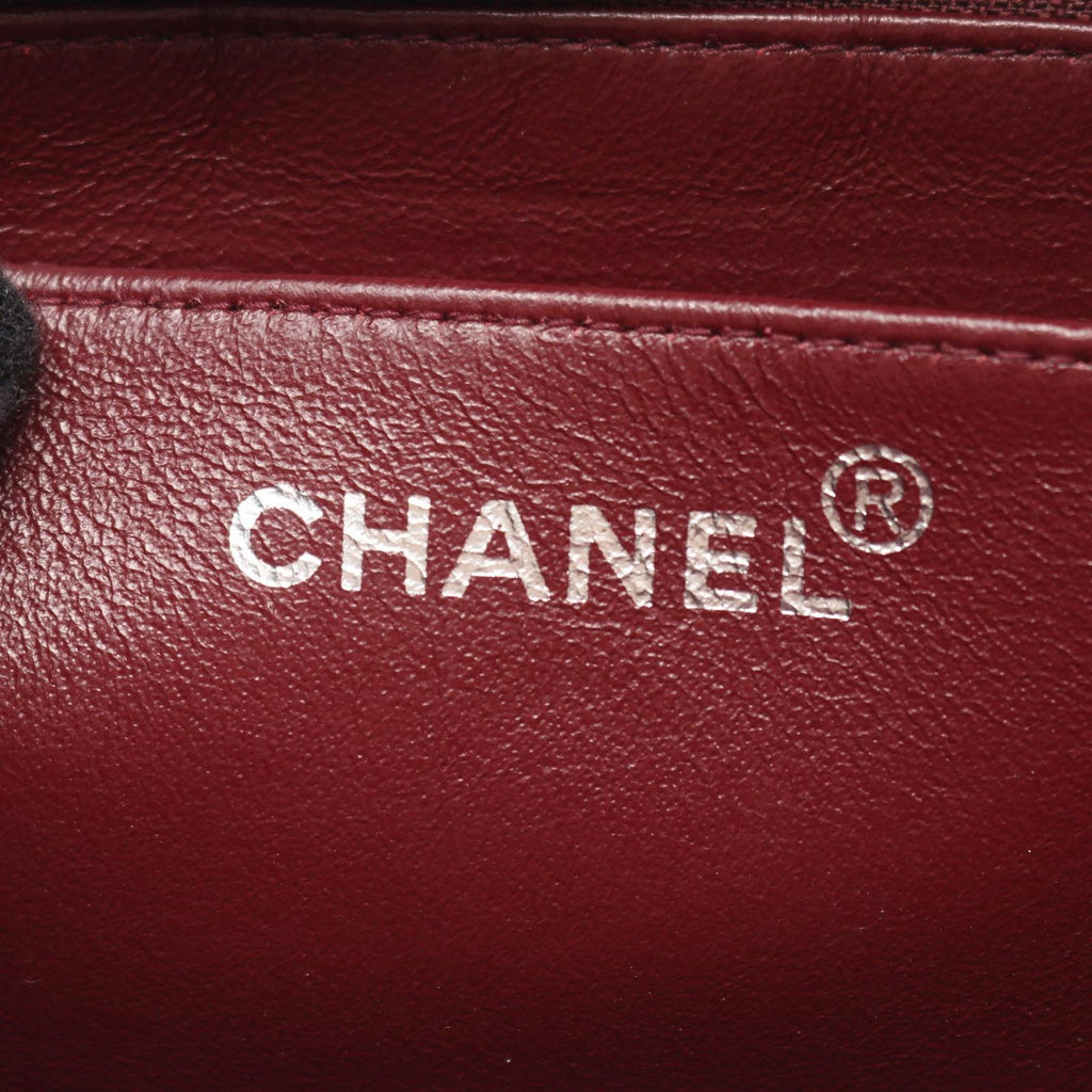 Chanel Shoulder Bag Quilted Black Lambskin — view 4