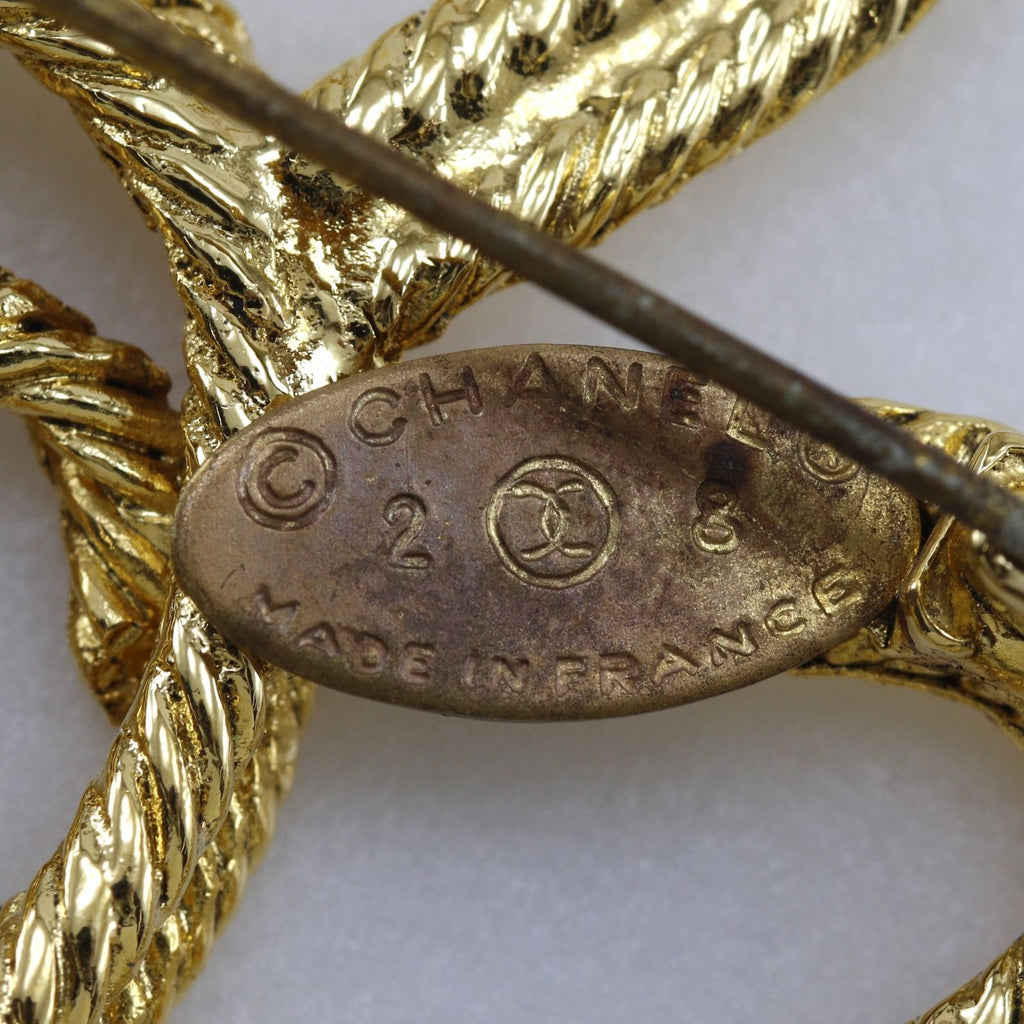 Chanel Clover CC Logo Vintage Gold Plated 28 Brooch — view 7