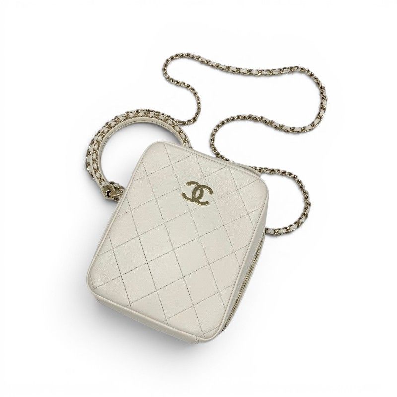 Chanel Shoulder Bag Lambskin White Gold CC Logo Quilted Chain 2-Way — view 5