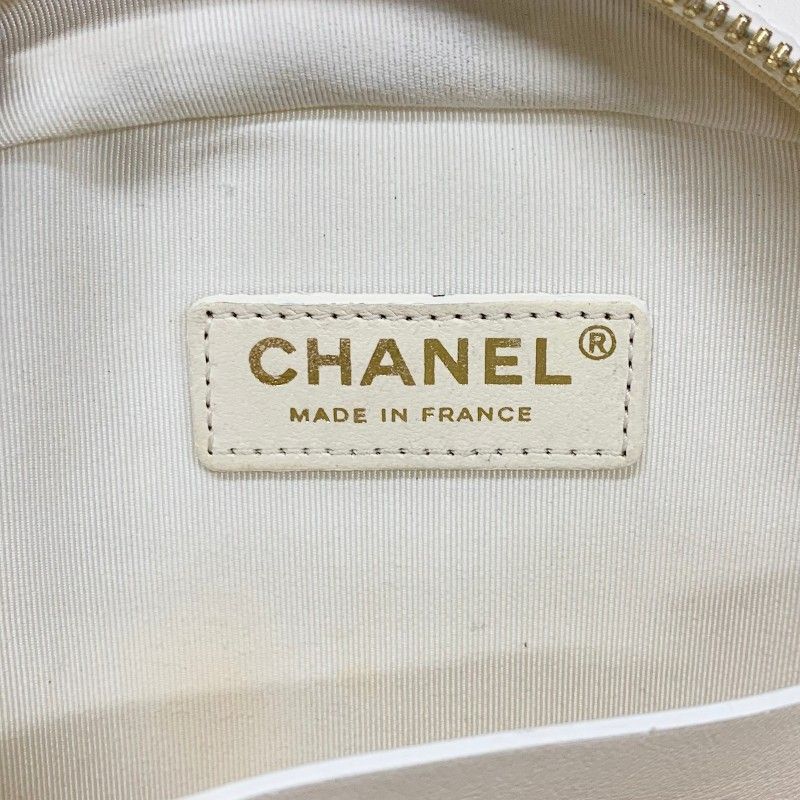 Chanel Shoulder Bag Lambskin White Gold CC Logo Quilted Chain 2-Way — view 8