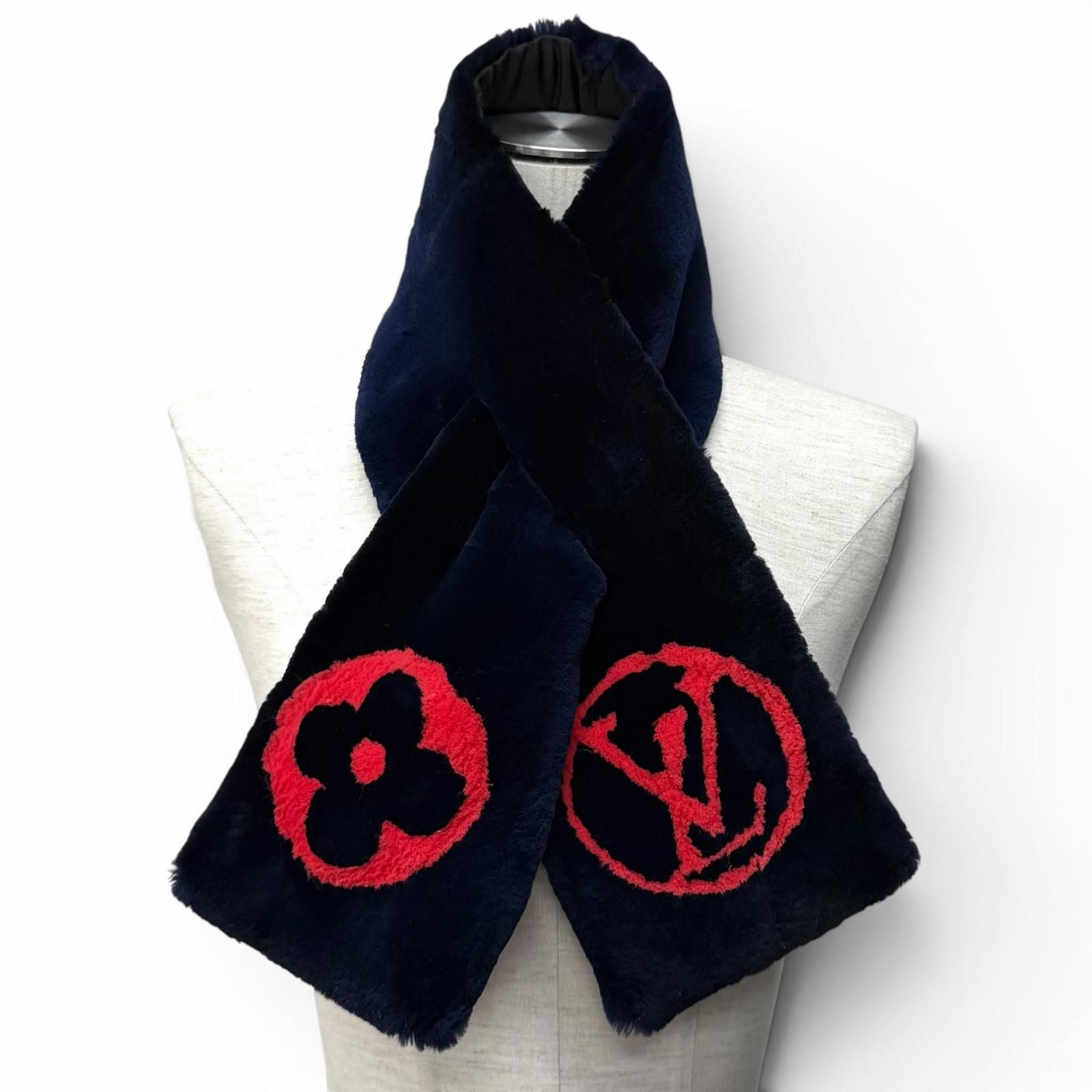 Louis Vuitton Beaver Silk Echarpe Shirred Darling Scarf Navy Red — view 4