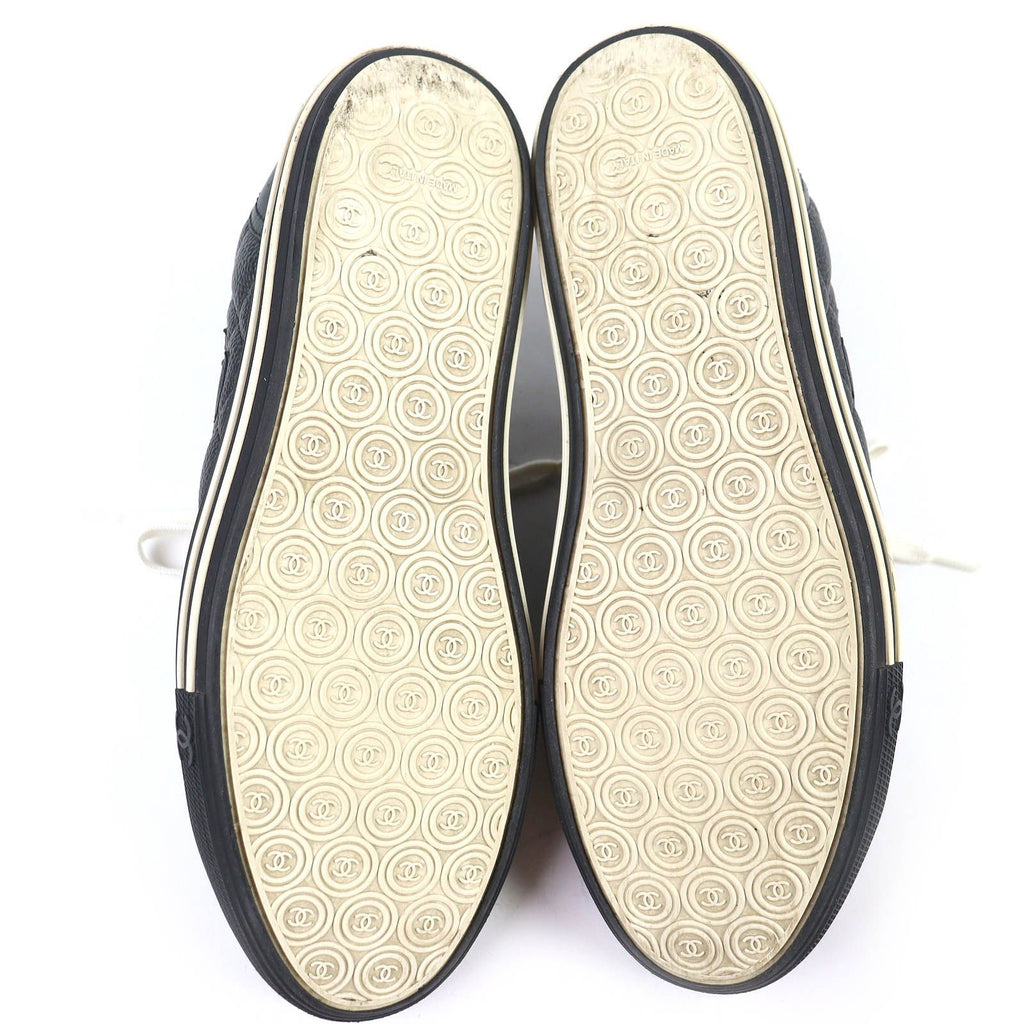 Chanel Caviar Leather CC Logo Quilted Low Cut Sneakers Black White — view 7
