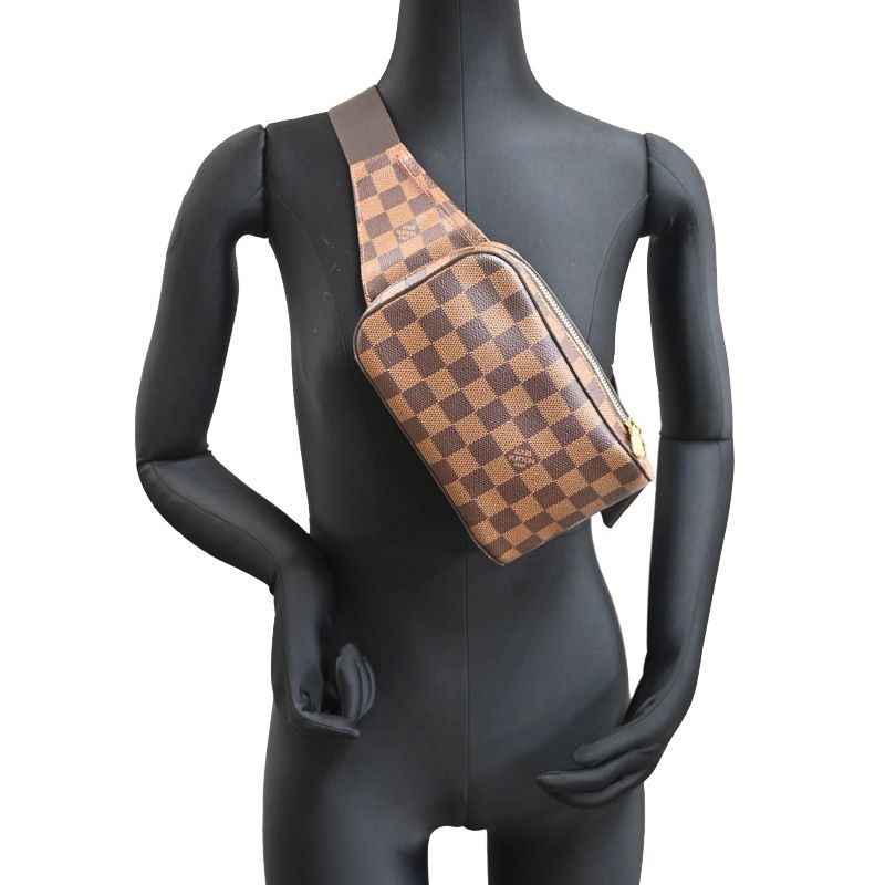 Louis Vuitton Belt Bag — view 9