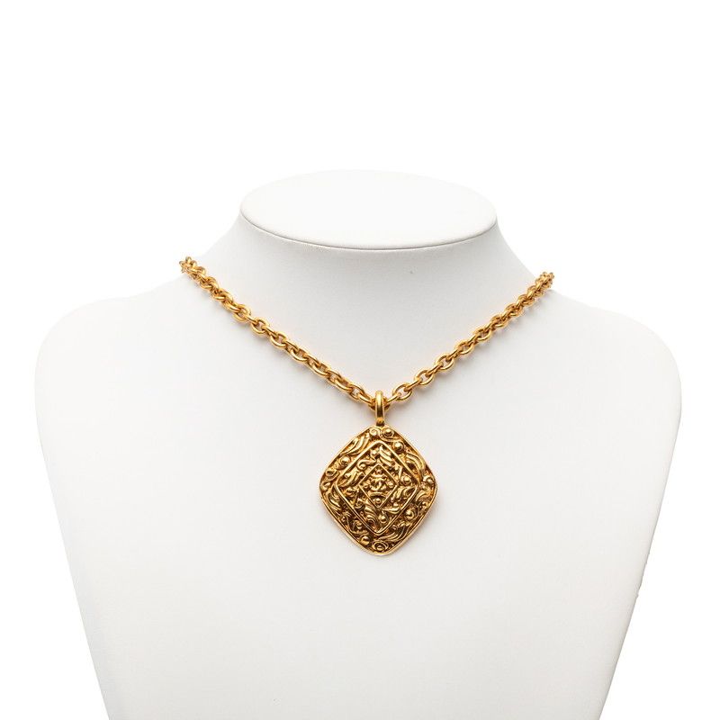 Chanel CC Logo Diamond Chain Pendant Necklace Gold Plated — view 6