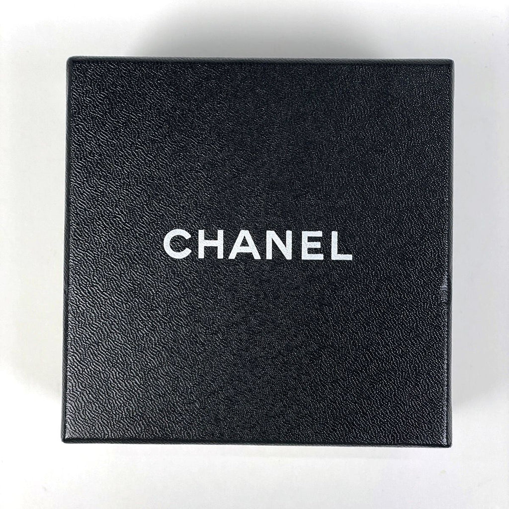 Chanel CC Logo Chain Belt 31 Rue Cambon Leather Gold — view 6