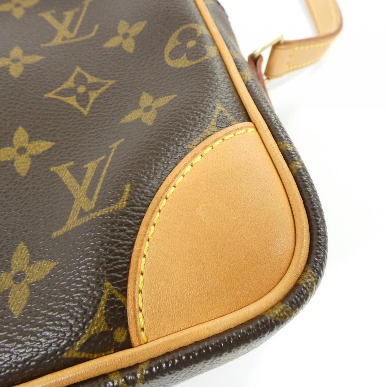 Louis Vuitton Monogram Trocadero 27 cm Shoulder Bag — view 4