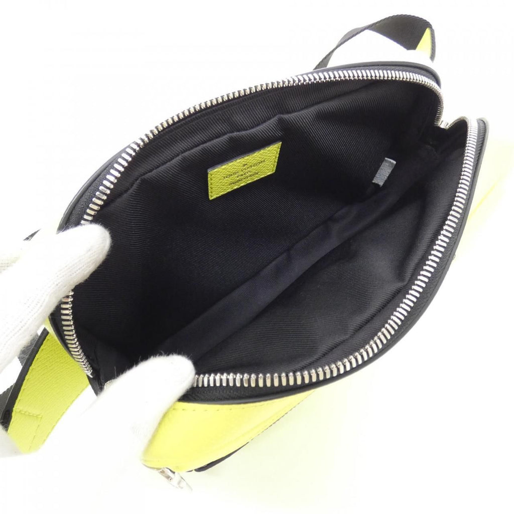 Louis Vuitton Taiga Llama Bum Bag Outdoor — view 9