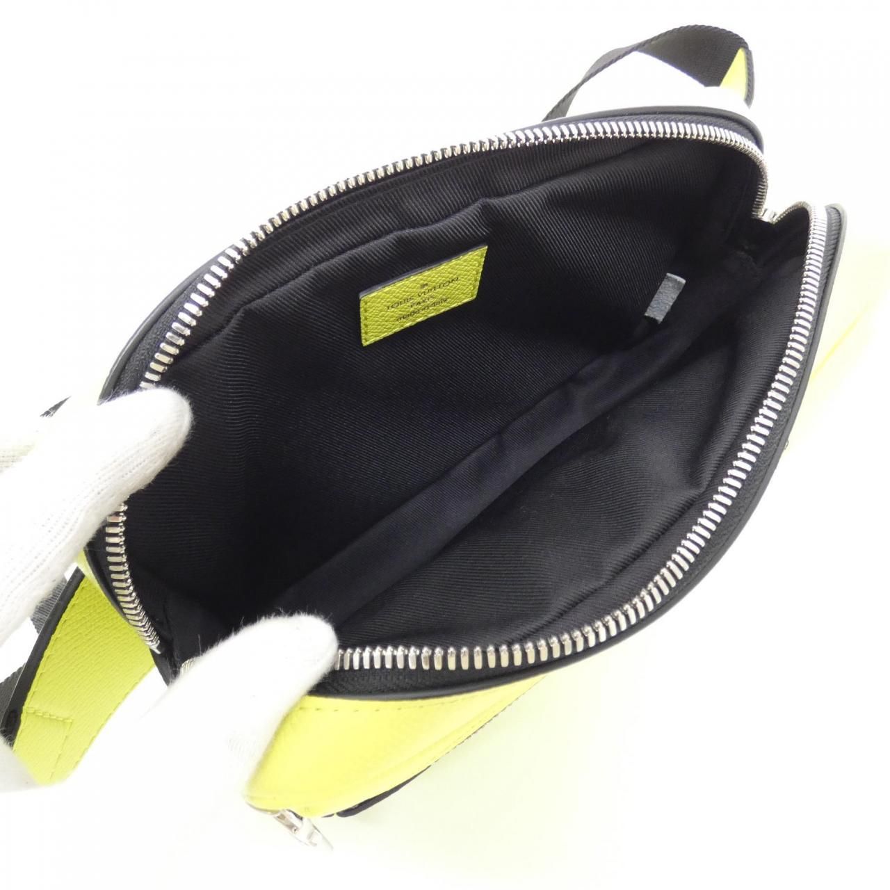 Louis Vuitton Taiga Llama Bum Bag Outdoor — view 9