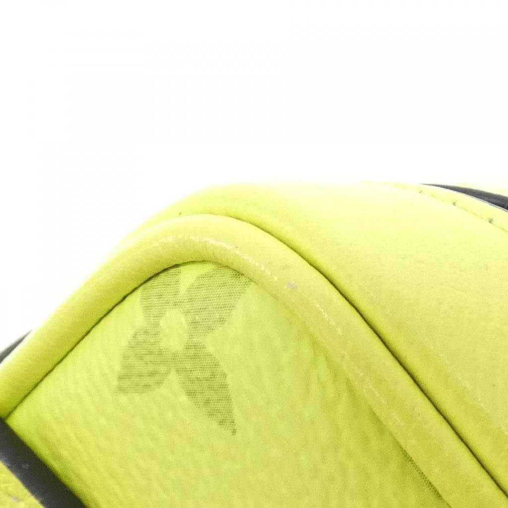 Louis Vuitton Taiga Llama Bum Bag Outdoor — view 6