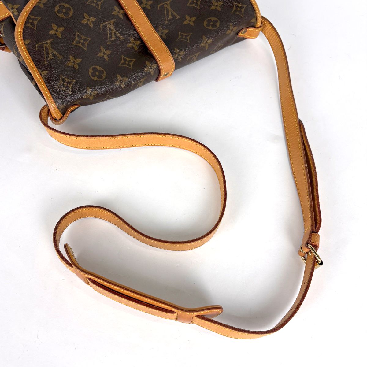 Louis Vuitton Saumur 30 Shoulder Bag Monogram Brown — view 8