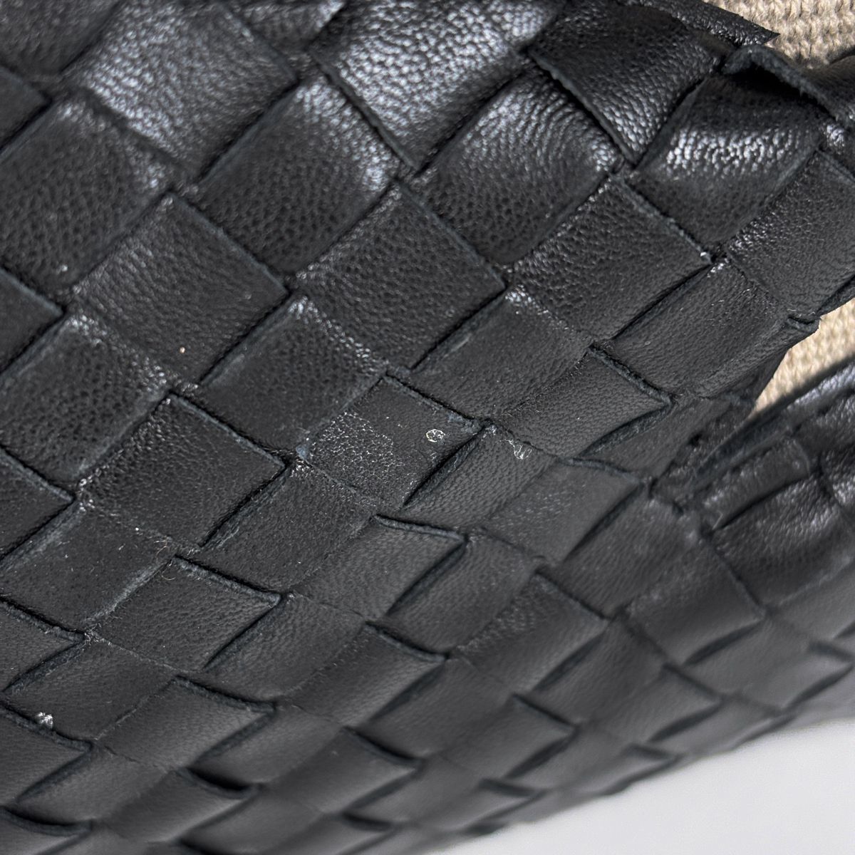 Bottega Veneta Intrecciato Shoulder Bag Leather Black Beige — view 4