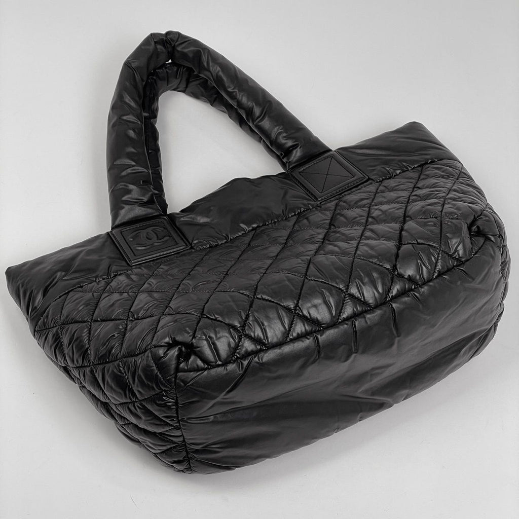 Chanel CC Logo Tote Nylon Black — view 2