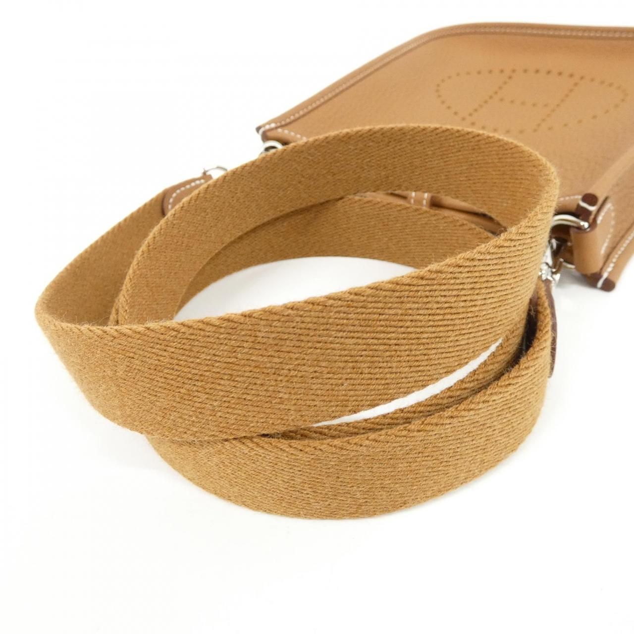 Hermes Evelyne Amazon 16 cm Shoulder Bag — view 4