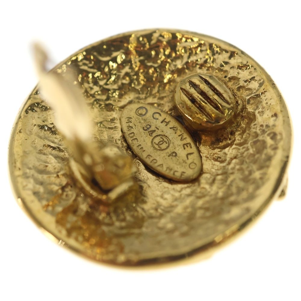 Chanel CC Logo Oval Earrings Gold — view 5