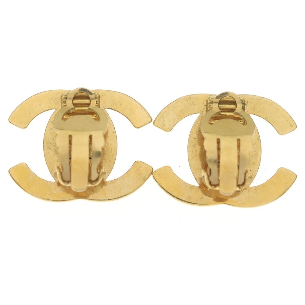 Chanel CC Logo Turnlock Earrings Gold — view 2