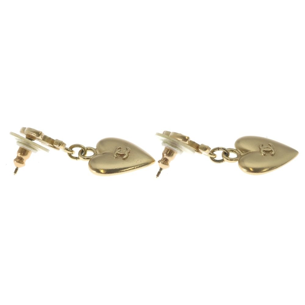 Chanel CC Logo Rhinestone Heart Motif Earrings Gold — view 4