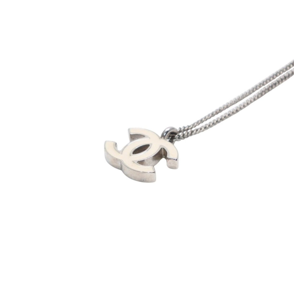 Chanel Necklace CC Logo Ivory 02c Silver — view 3