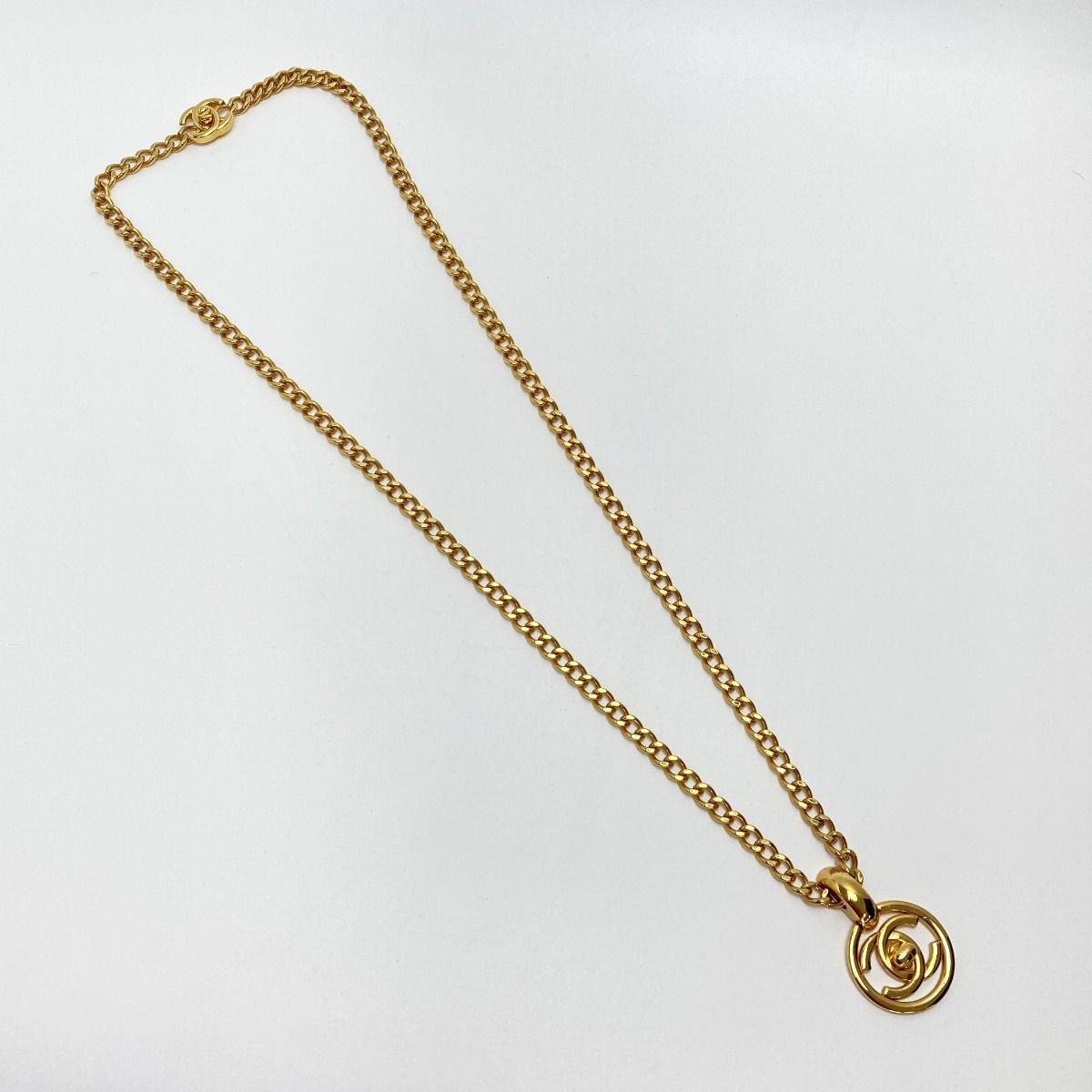 Chanel CC Logo Round Turnlock Necklace Gold — view 4