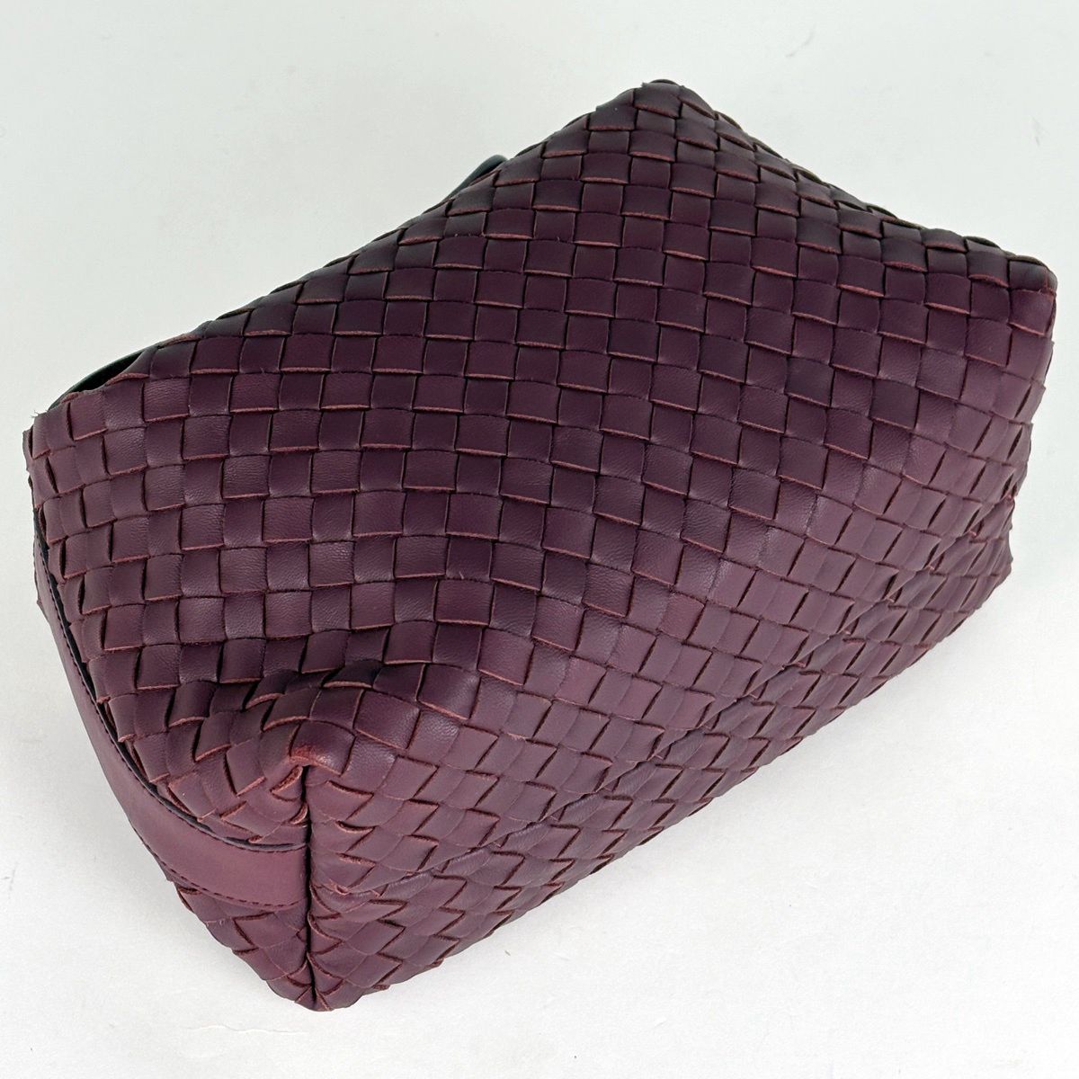 Bottega Veneta Intrecciato Handbag Pouch Leather Bordeaux — view 2