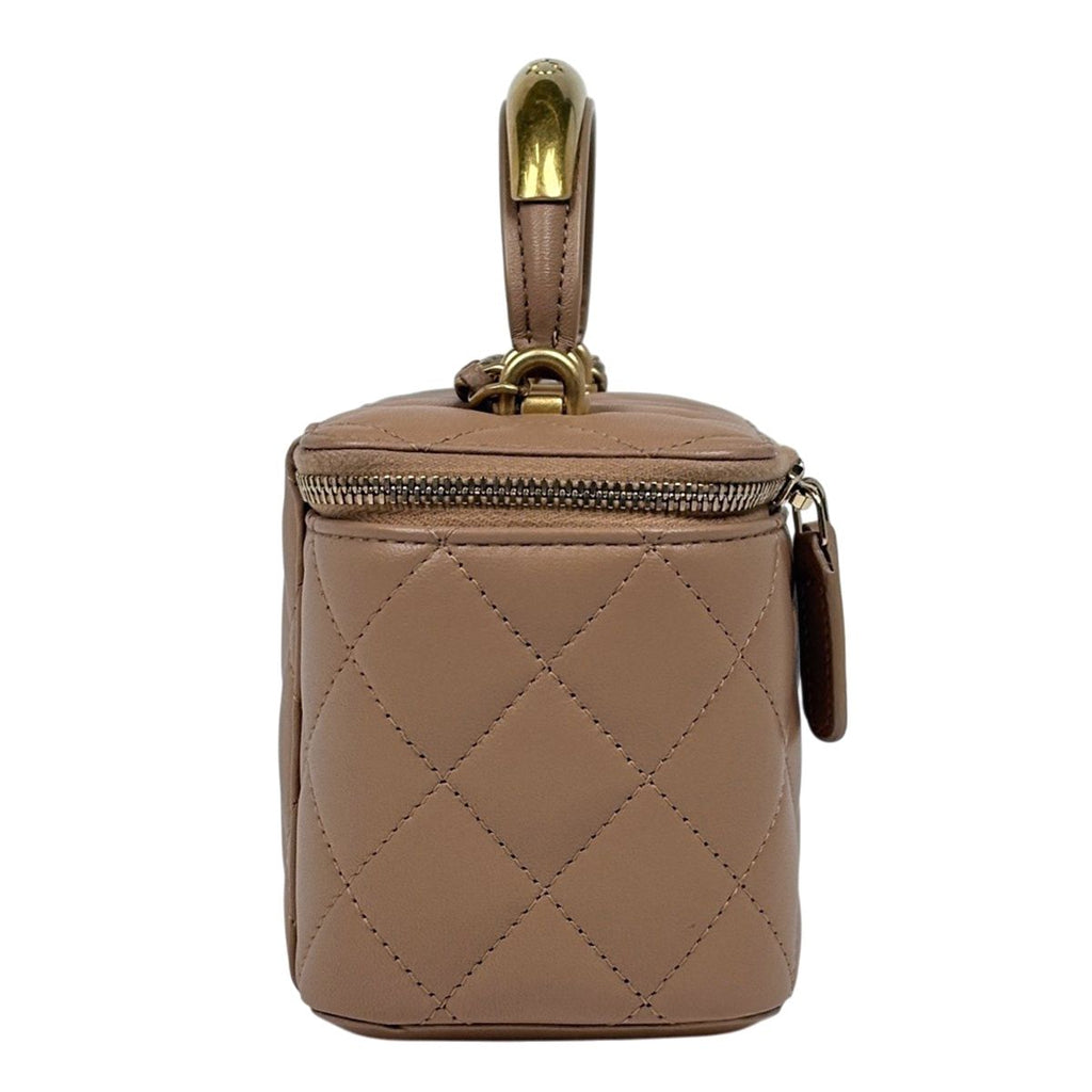Chanel CC Logo Vanity Shoulder Bag Makeup Pouch Leather Beige — view 4
