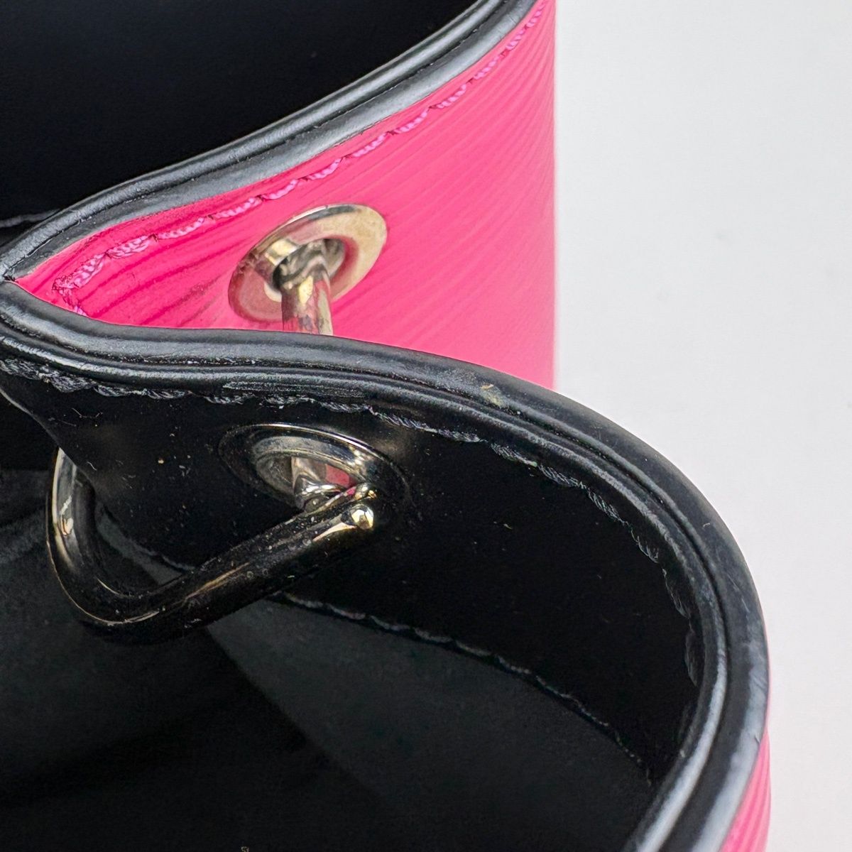 Louis Vuitton Cles Veil PM 2-Way Handbag Epi Hot Pink — view 9