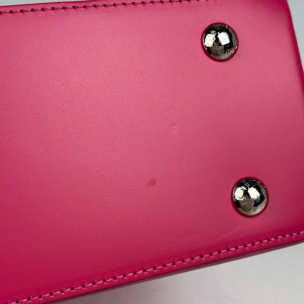 Louis Vuitton Cles Veil PM 2-Way Handbag Epi Hot Pink — view 3