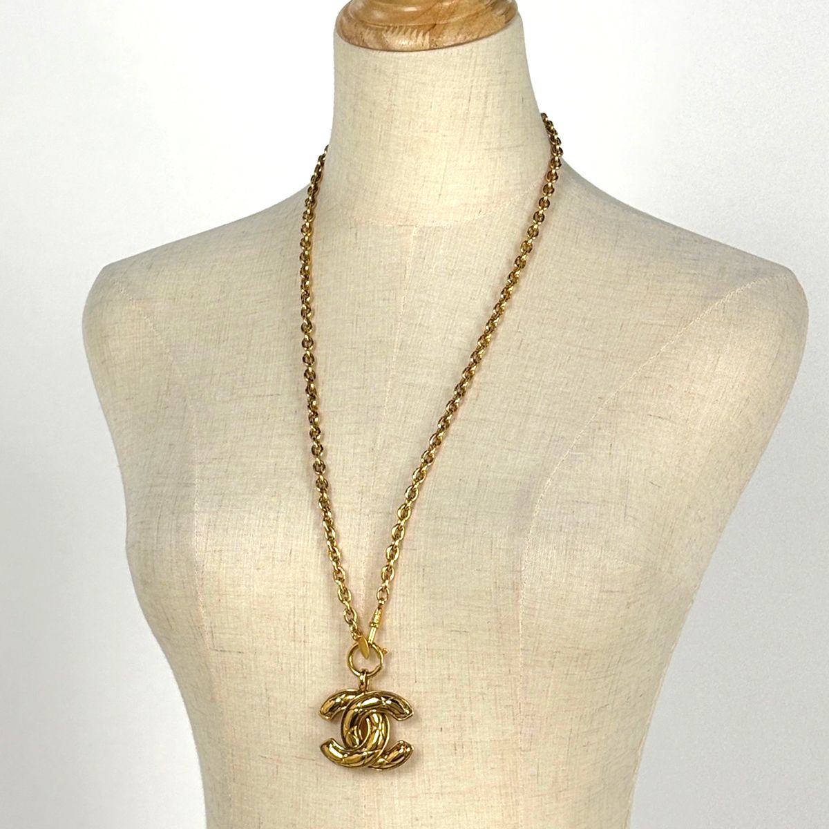 Chanel CC Logo Chain Necklace Gold Plated — view 6