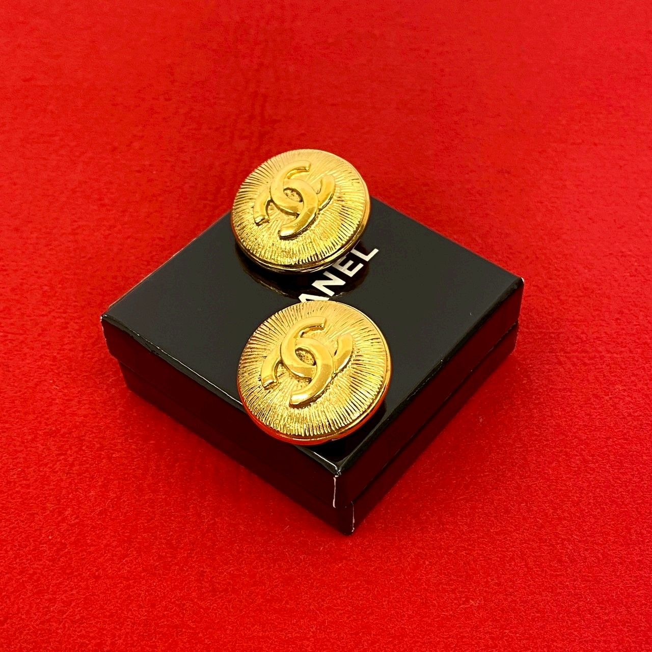 Chanel With Rice Vintage CC Logo Motif Earrings Gold