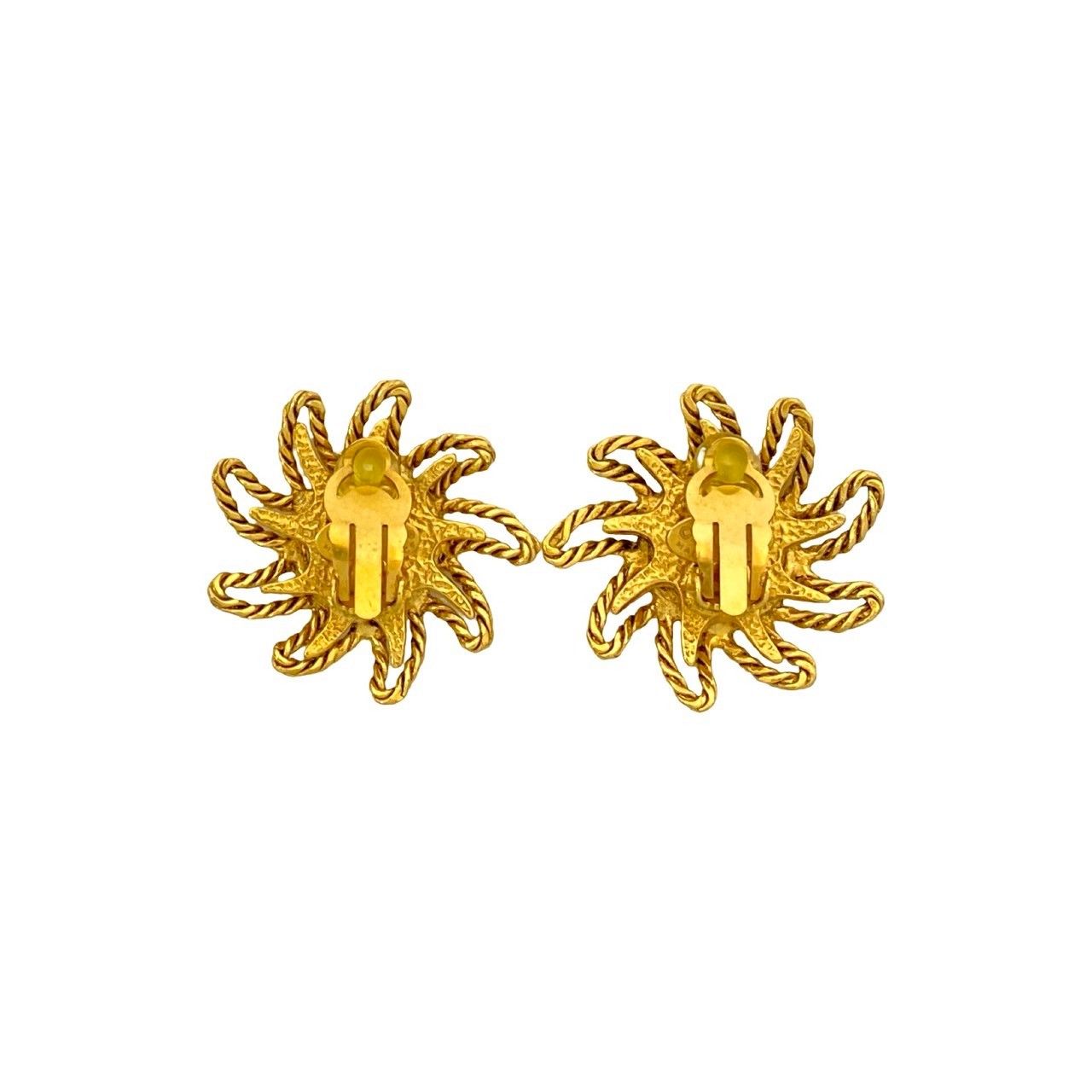 Chanel With Rice Vintage CC Logo Motif Earrings Gold — view 4