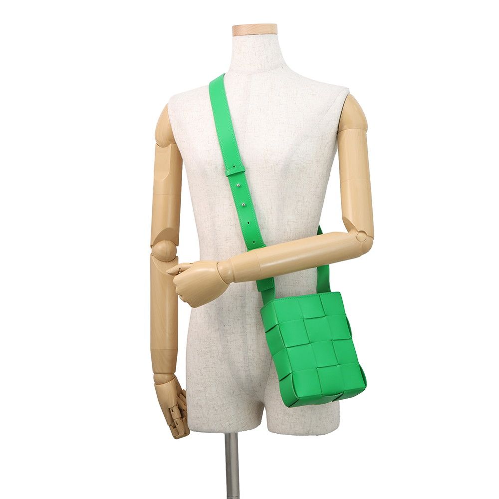 Bottega Veneta Shoulder Bag Intrecciato Cassette Phone Pouch Green — view 4