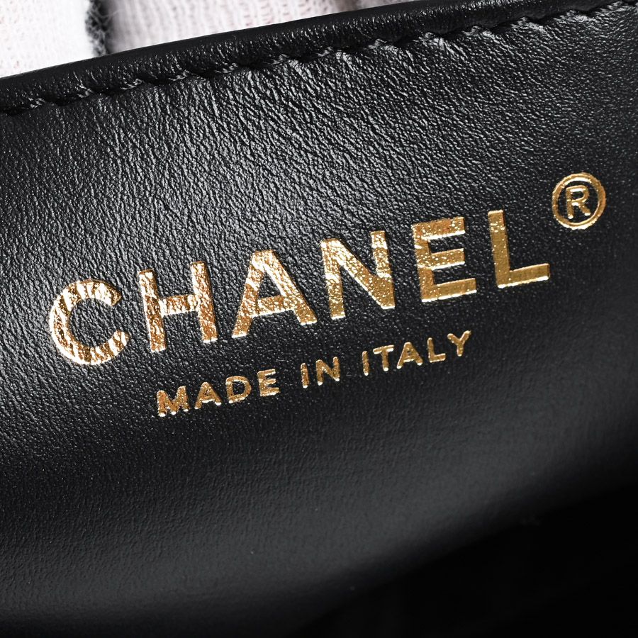 Chanel Handbag 22 Mini — view 6