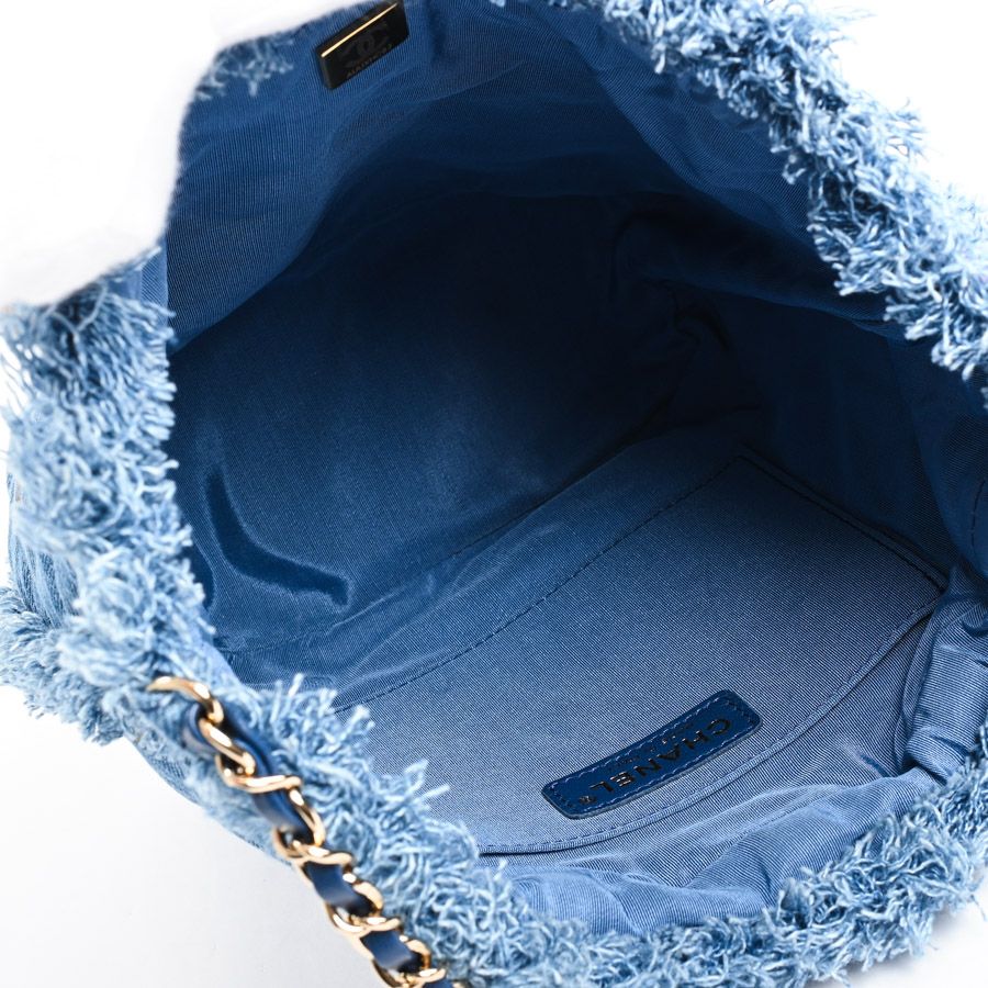 Chanel Shoulder Bag Small — view 4