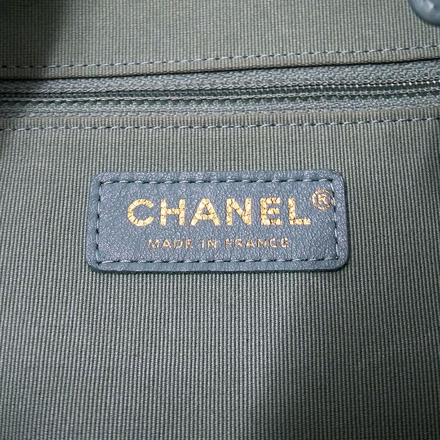 Chanel Quilted Shoulder Bag Leather Green Gold Chain — view 6