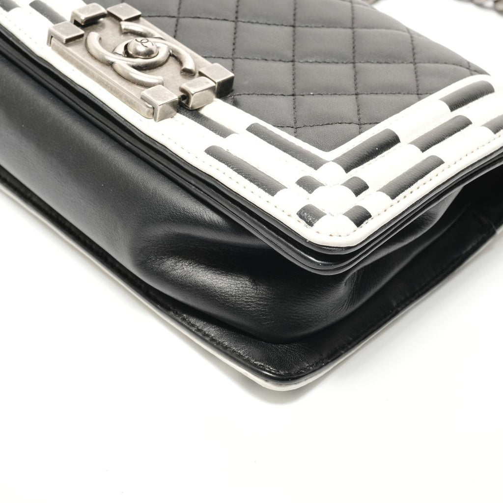Chanel Shoulder Bag Boy No 19 — view 6