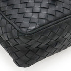 Bottega Veneta Intrecciato Shoulder Bag Pochette Leather Black — view 3