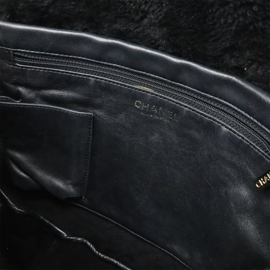 Chanel CC Logo Shoulder Bag Crossbody Shearling Leather Boa Black Gold — view 7