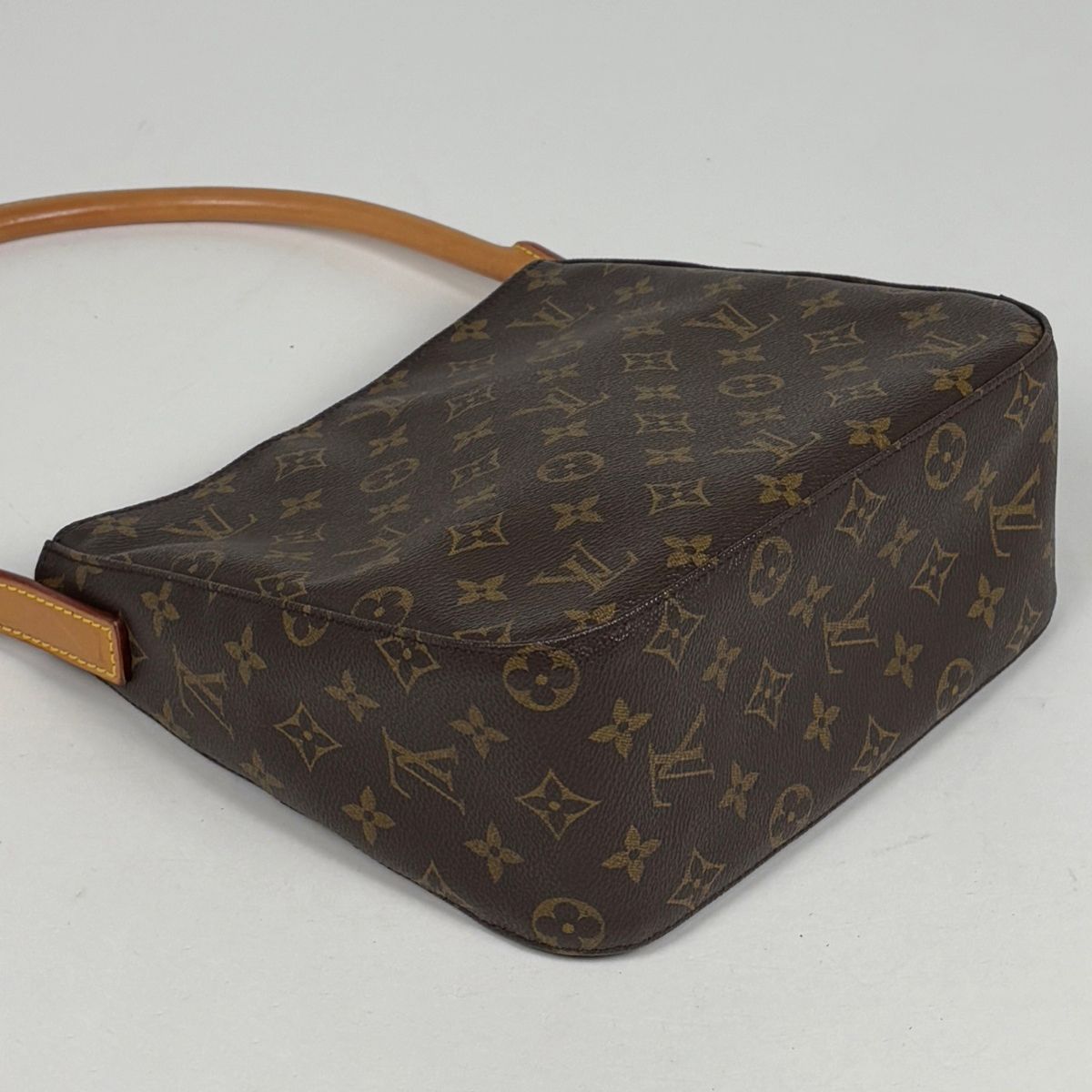 Louis Vuitton Looping MM Shoulder Bag Monogram Brown — view 2