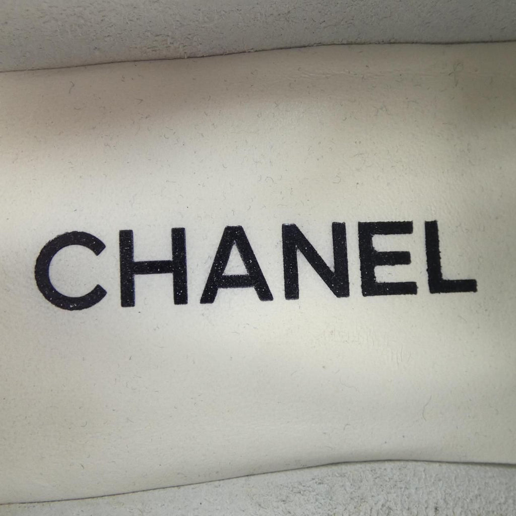 Chanel Loafers Shoes White — view 6