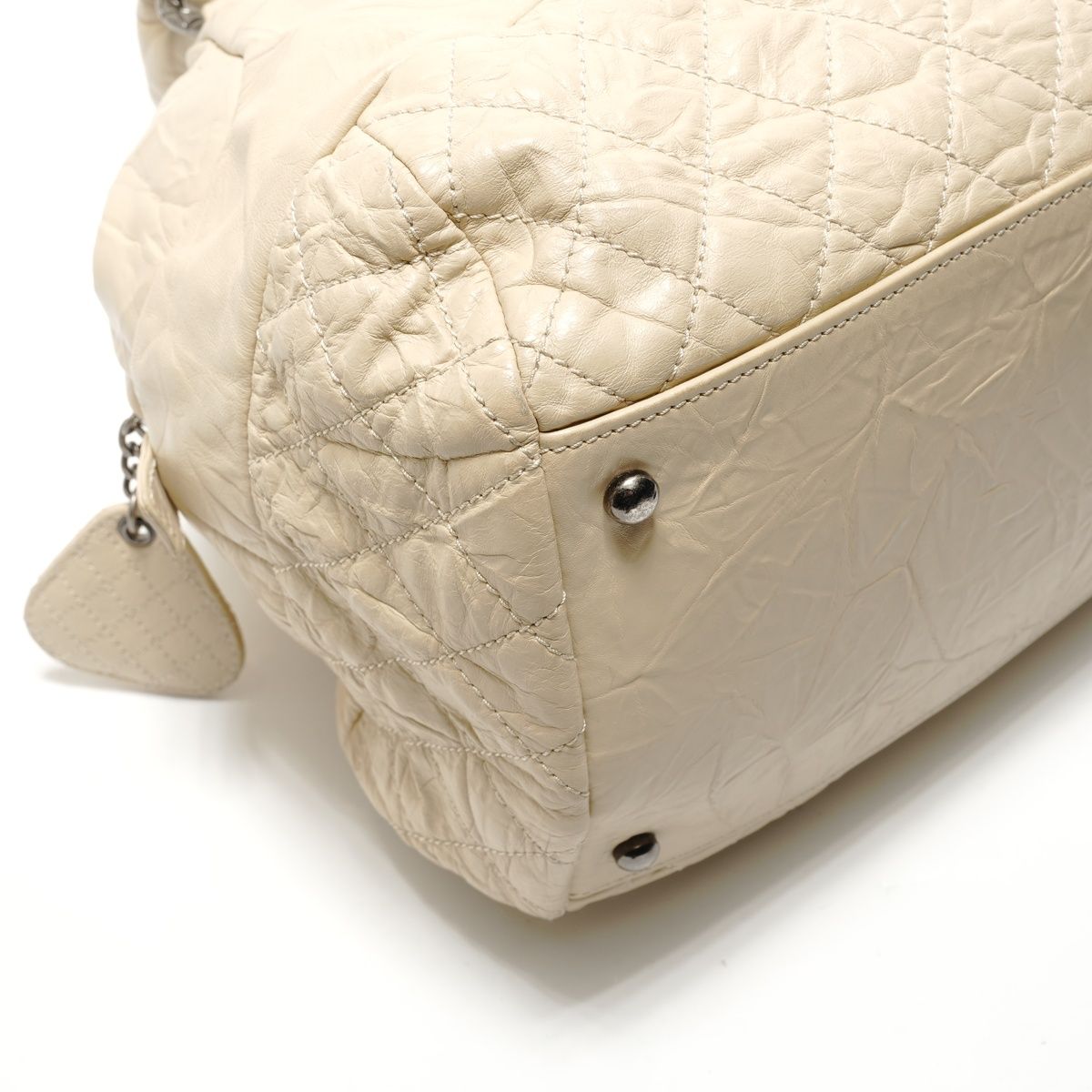 Chanel Shoulder Bag Leather Quilted CC Logo — view 5