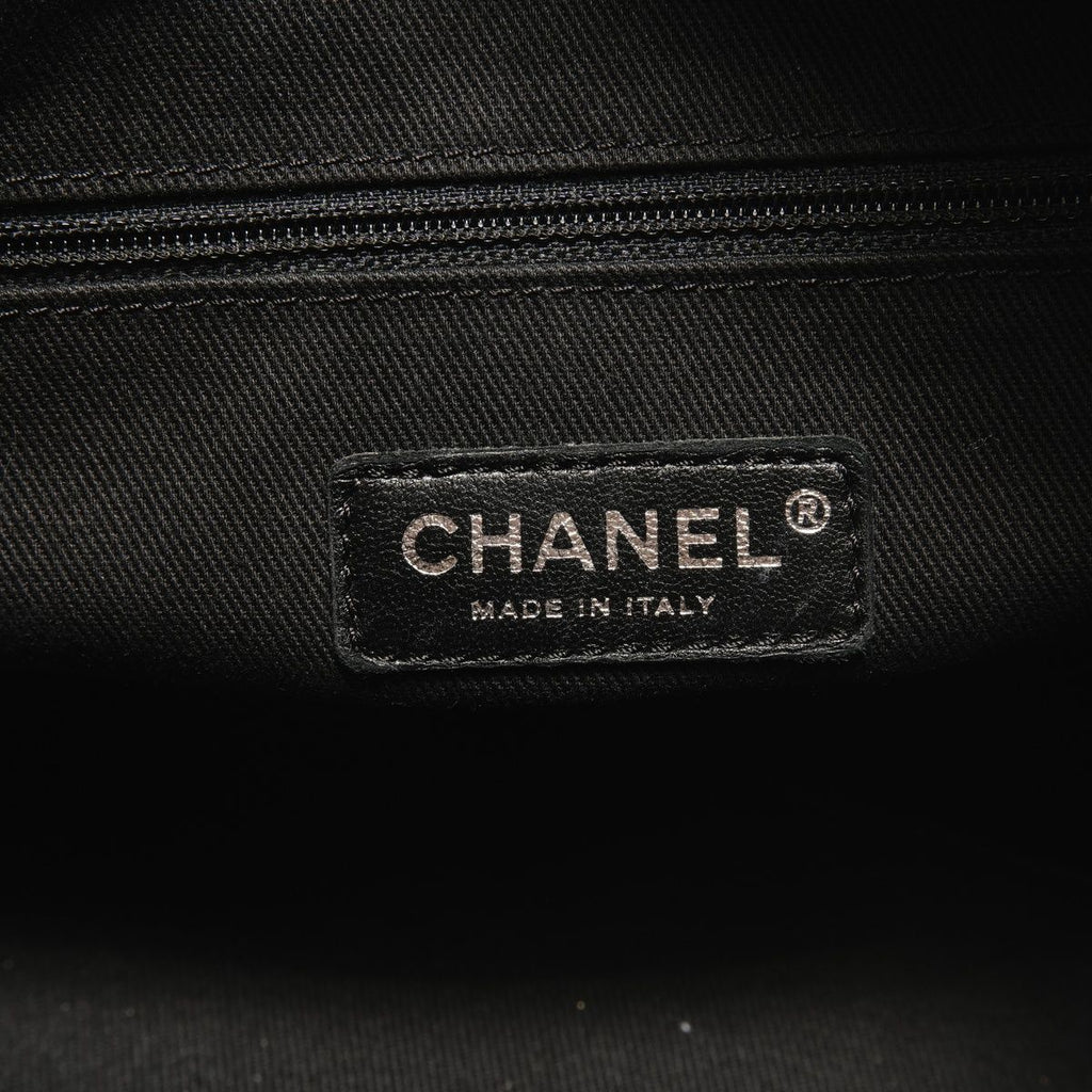 Chanel Shoulder Bag Leather Quilted CC Logo — view 9