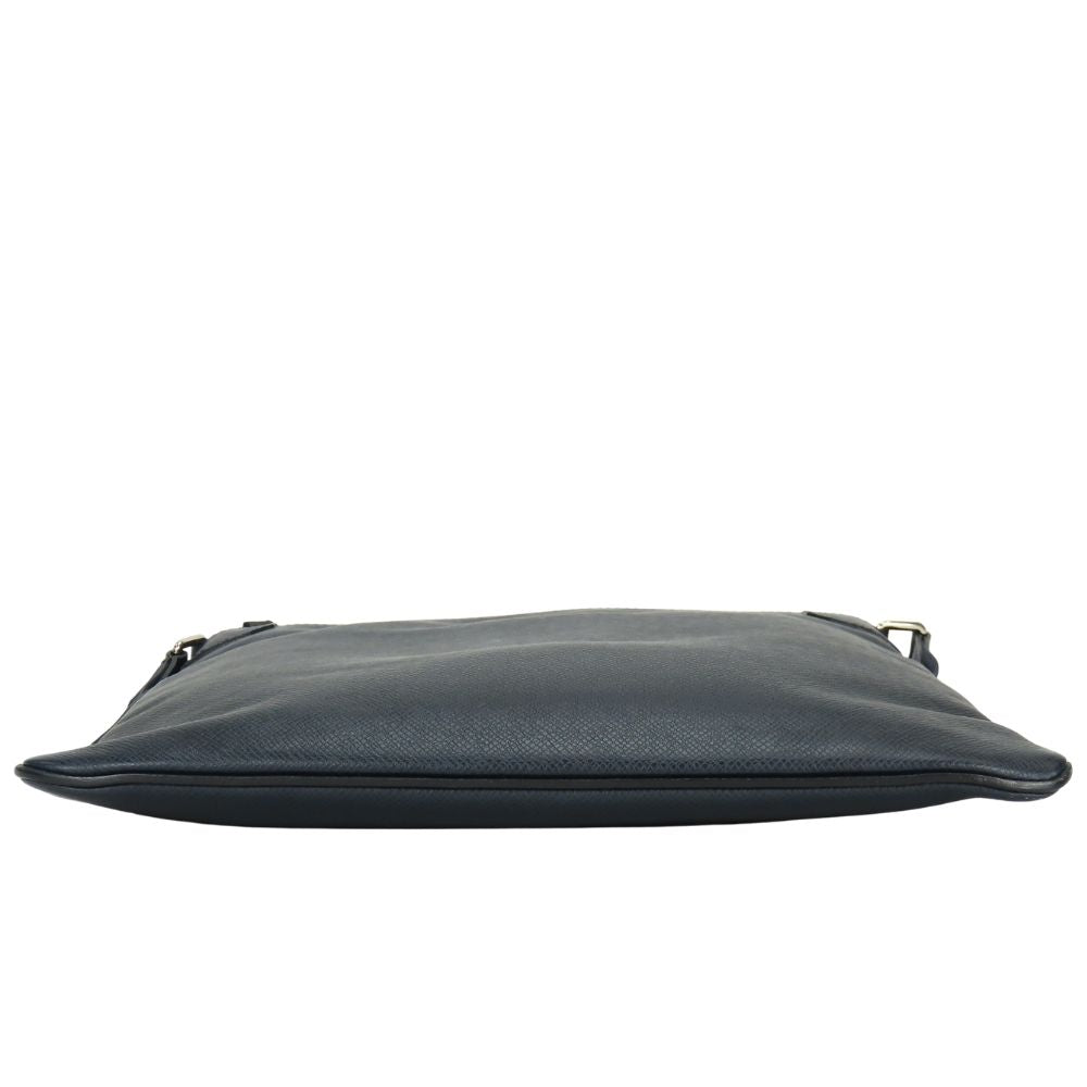 Louis Vuitton Shoulder Bag Sasha Taiga Dark Navy Crossbody Daily Use — view 4
