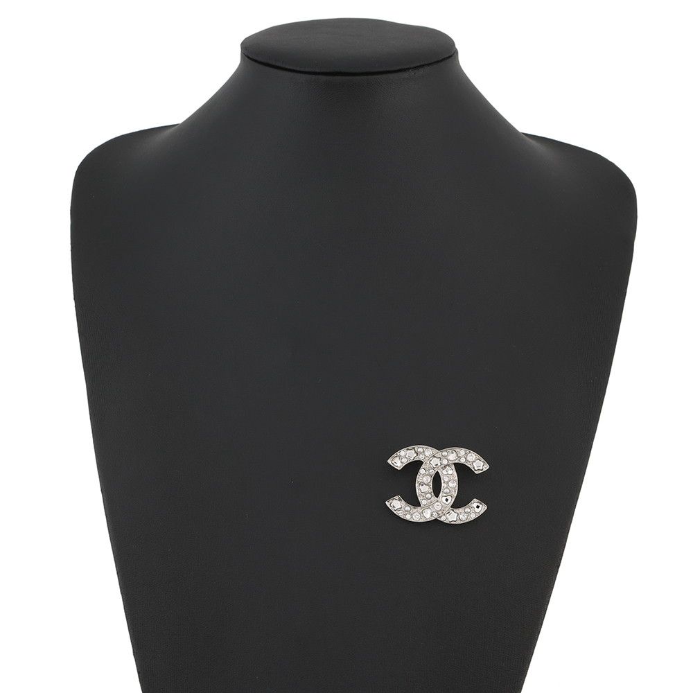 Chanel Brooch CC Logo Rhinestone Faux Pearl — view 4