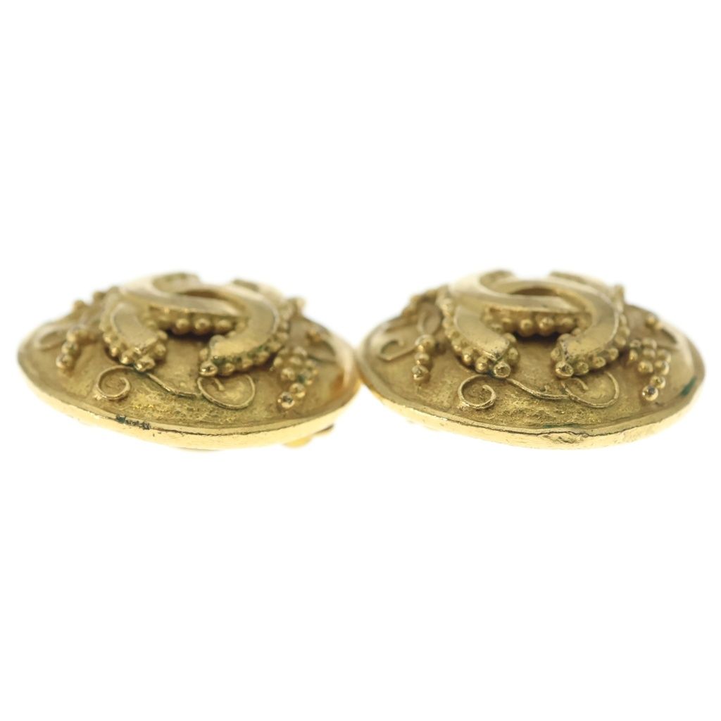 Chanel CC Logo Round Earrings Gold — view 3