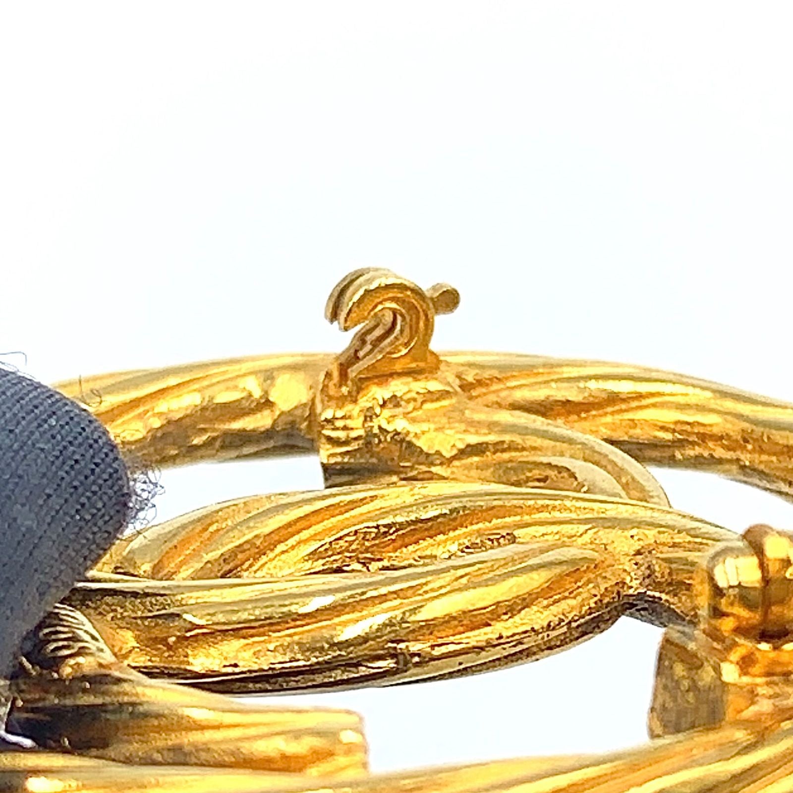Chanel CC Logo Round Twist Gold Plated Brooch — view 5